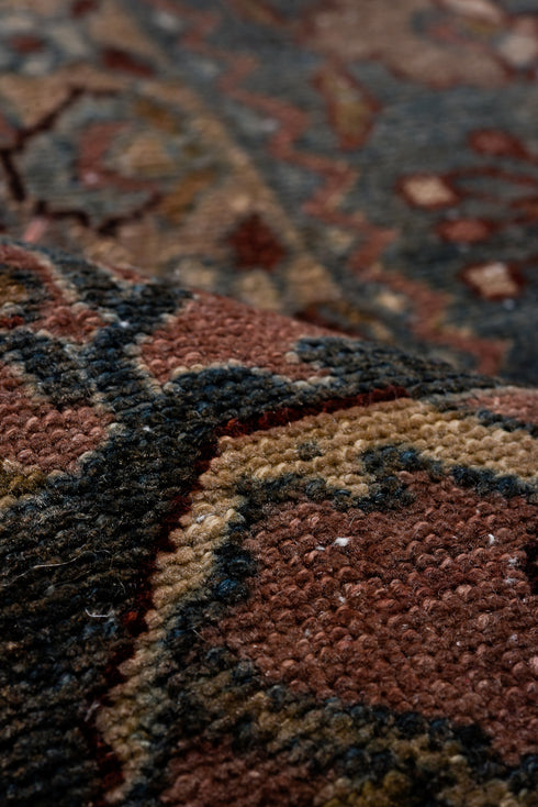 Antique Lilian Area Rug (10' x 14')